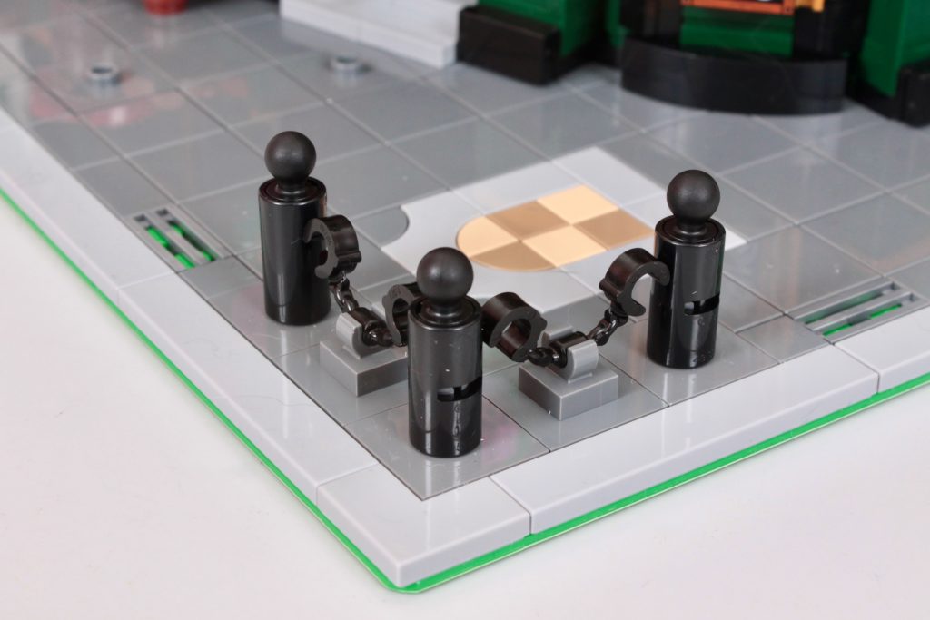 LEGO Icons 10350 Tudor Corner review 49 1024x683
