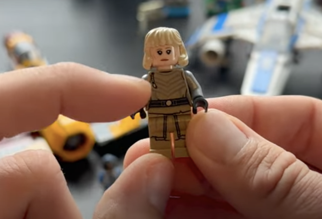 JB Spielwaren LEGO Star Wars 75364 New Republic E Wing vs. Shin Hatis Starfighter minifigures 2 1024x697