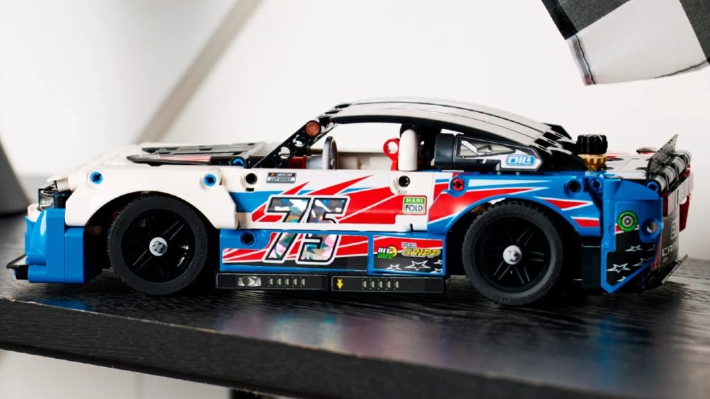 LEGO Technic 42153 NASCAR Next Gen Chevrolet Camara ZL1 lifestyle featured 1024x576