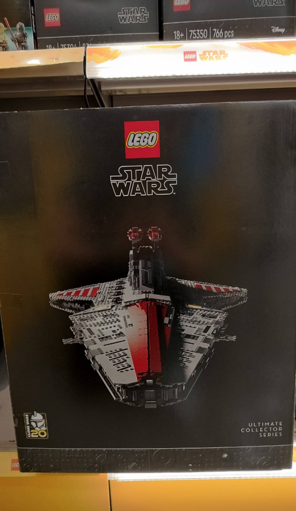 LEGO Star Wars 75367 Venator Class Republic Attack Cruiser 2 1 594x1024