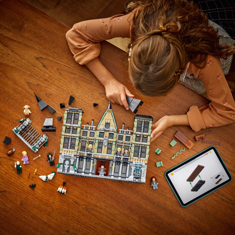 LEGO Harry Potter 76453 Malfoy Manor 2