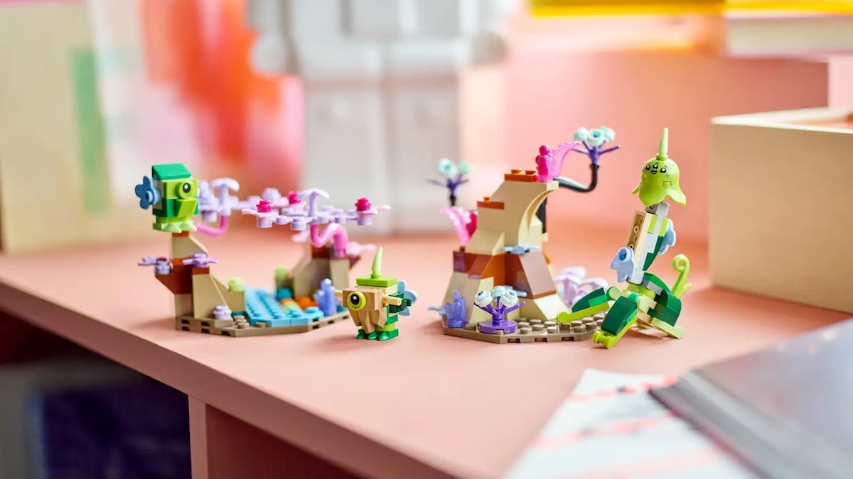 Two new space-themed LEGO Store Exclusive sets officially revealed