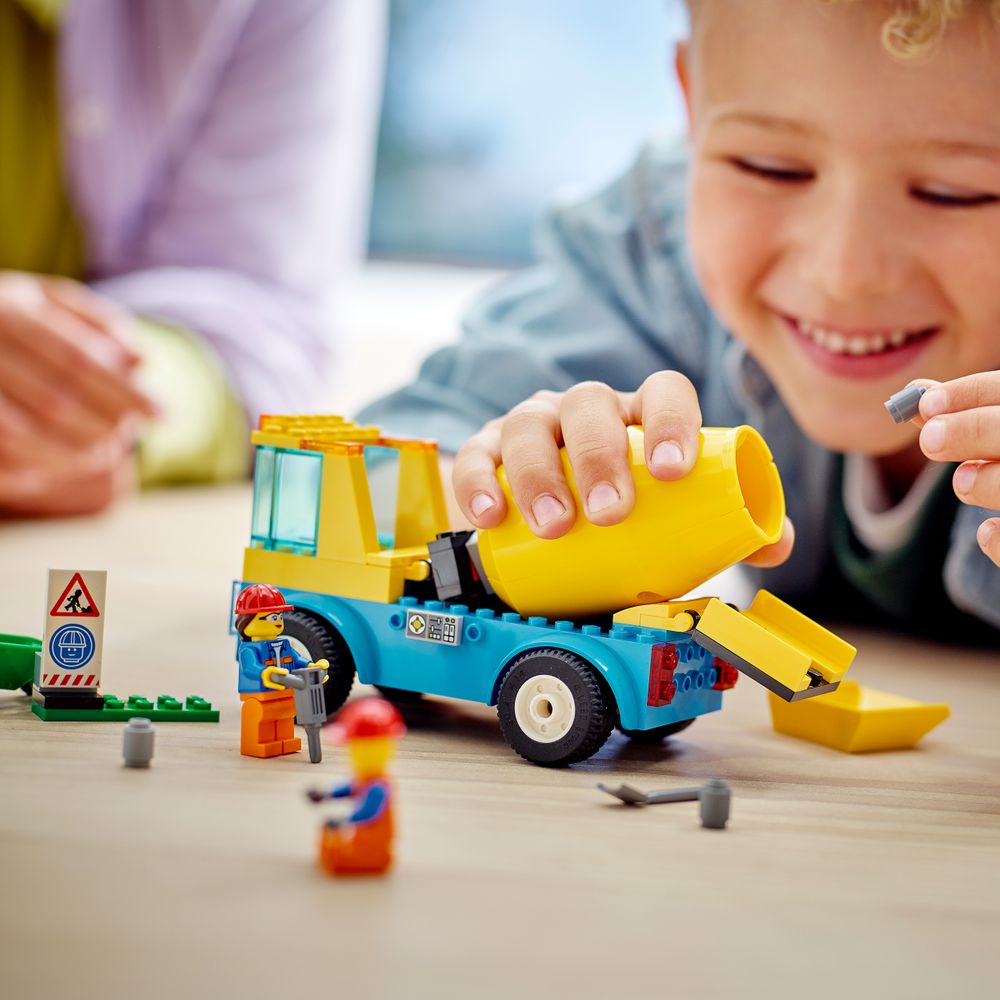 LEGO CITY 60325 Concrete Mixer 4