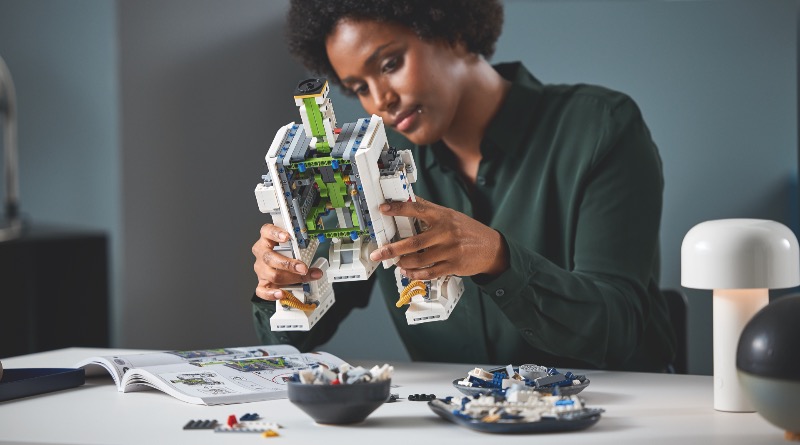 The design of LEGO Star Wars 75308 R2-D2 was partially inspired by a pen