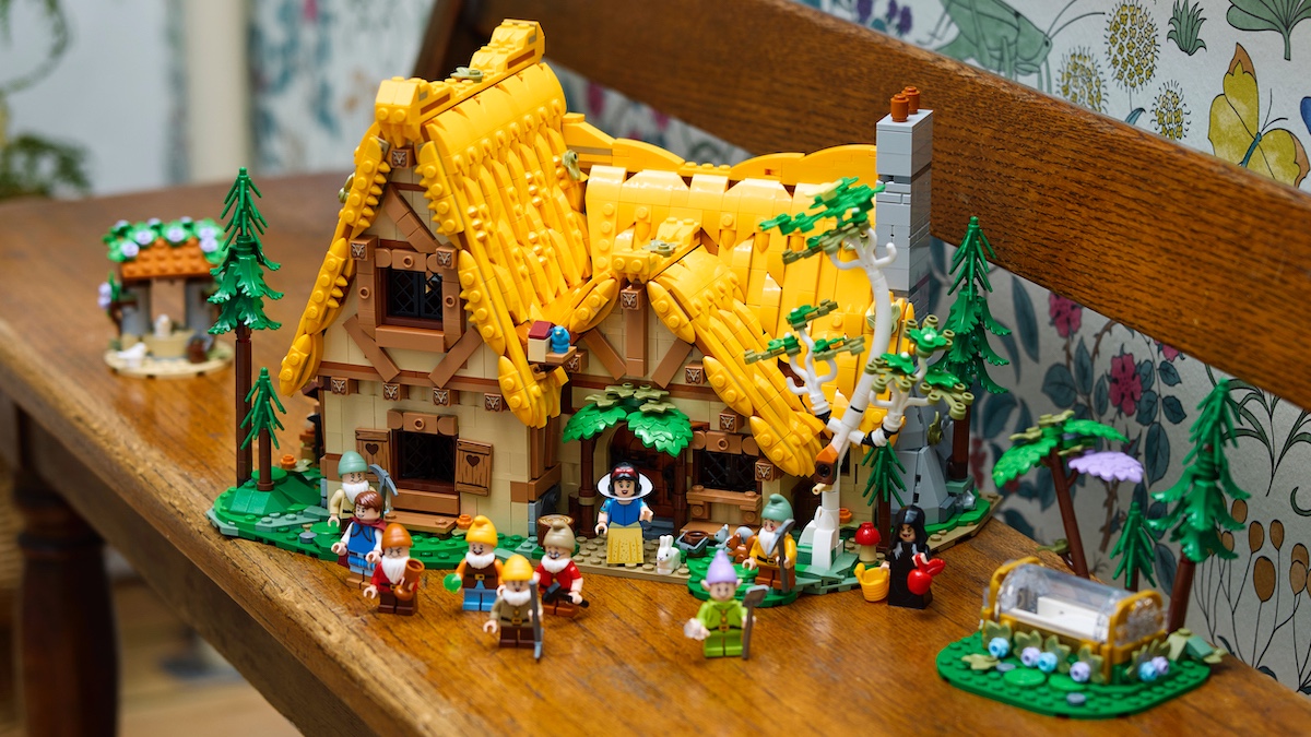 LEGO Disney 43242 Snow White and the Seven Dwarfs’ Cottage officially revealed