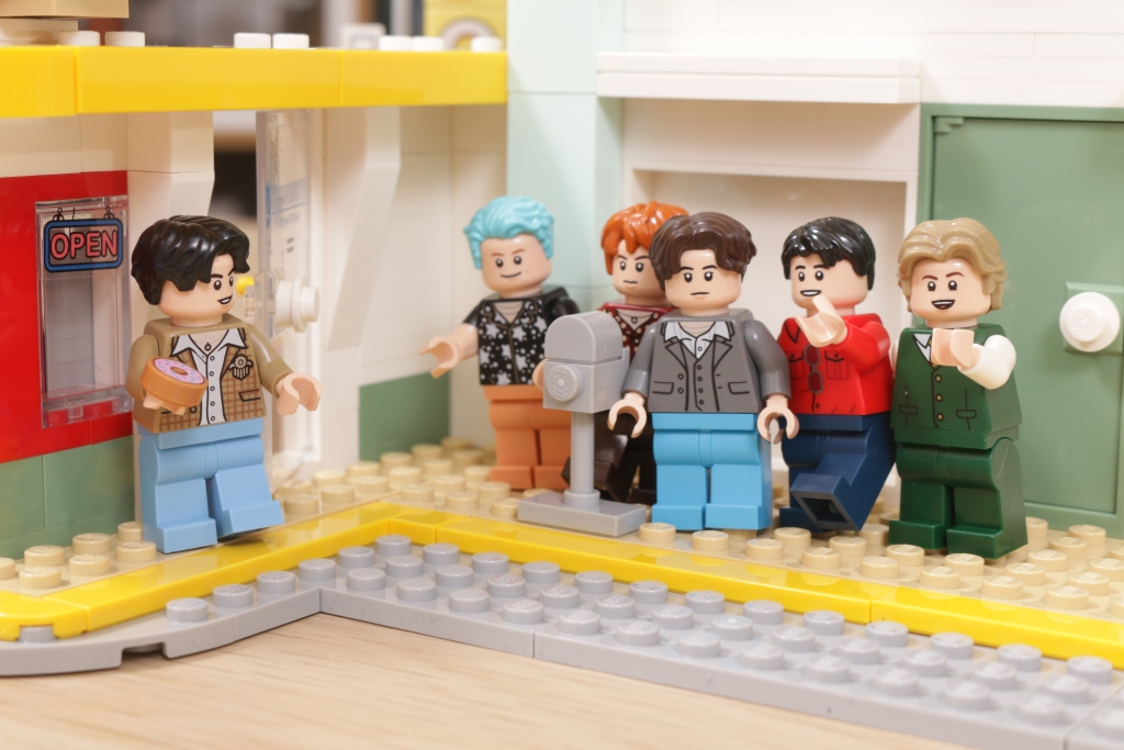 LEGO Ideas 21339 BTS Dynamite Bangtan Boys Jin Suga j hope RM Jimin V Jung Kook review 27 1024x683