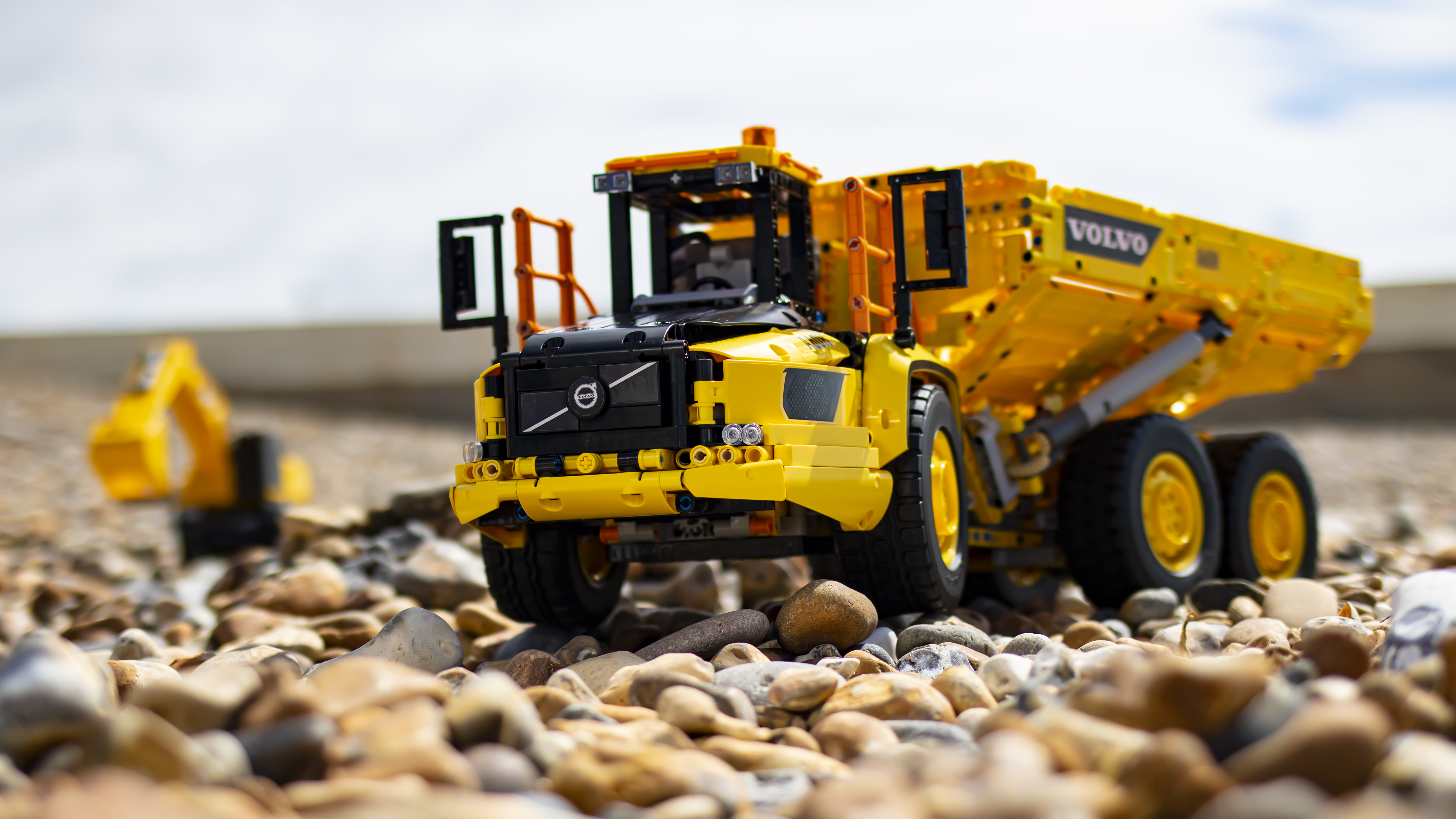 LEGO Technic 42114 6x6 Volvo Articulated Hauler review