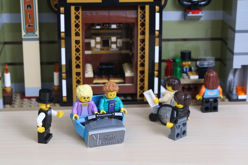 LEGO Fairground Collection 10273 Haunted House review 39