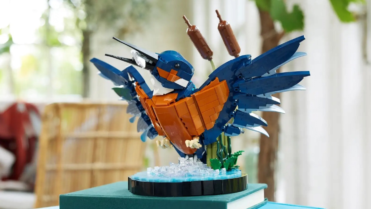 LEGO Icons 10331 Kingfisher Bird officially revealed