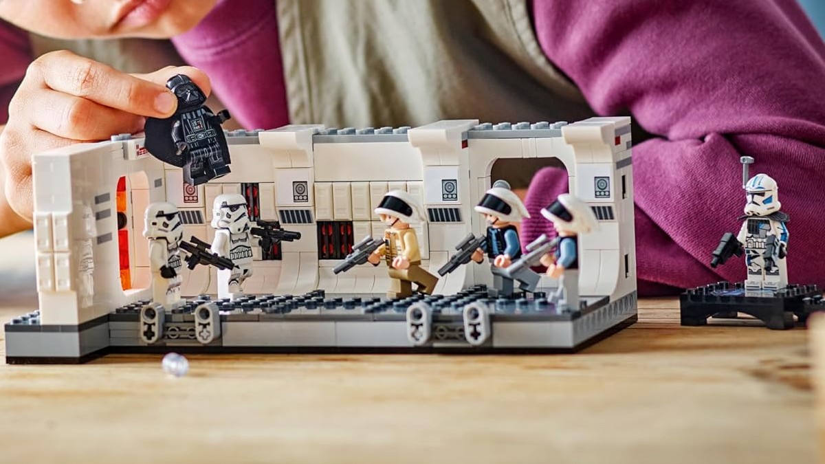 LEGO Star Wars 75387 Boarding the Tantive IV is a bit late