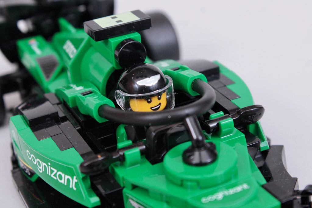 LEGO Speed Champions 76925 Aston Martin Safety Car AMR23 critique 4 1024x683