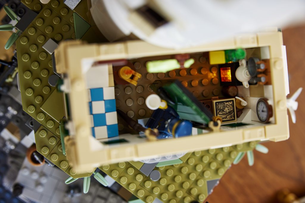 LEGO Ideas 21335 Motorised Lighthouse light brick 2 1024x683
