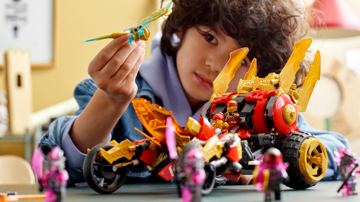 Get into gear with another LEGO NINJAGO Crystalized clip