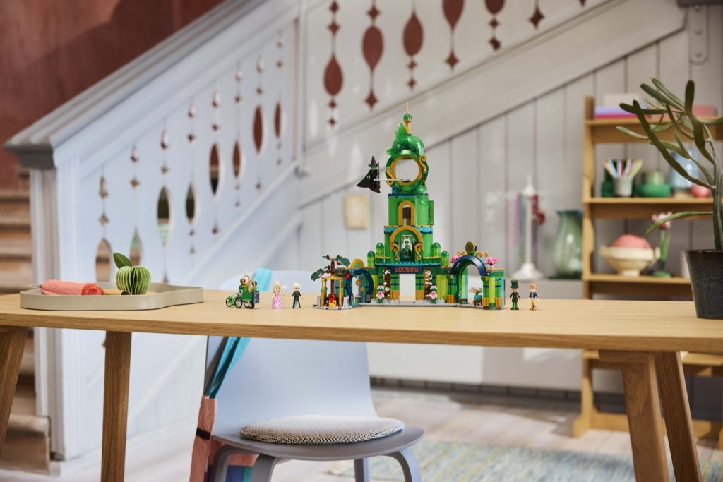 LEGO Wicked 75684 Welcome to Emerald City 5 1024x683