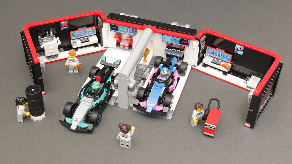 LEGO City 60444 F1 Garage & Mercedes-AMG & Alpine Cars review