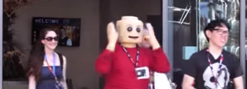 Creepy 'real life' minifigure at San Diego Comic Con