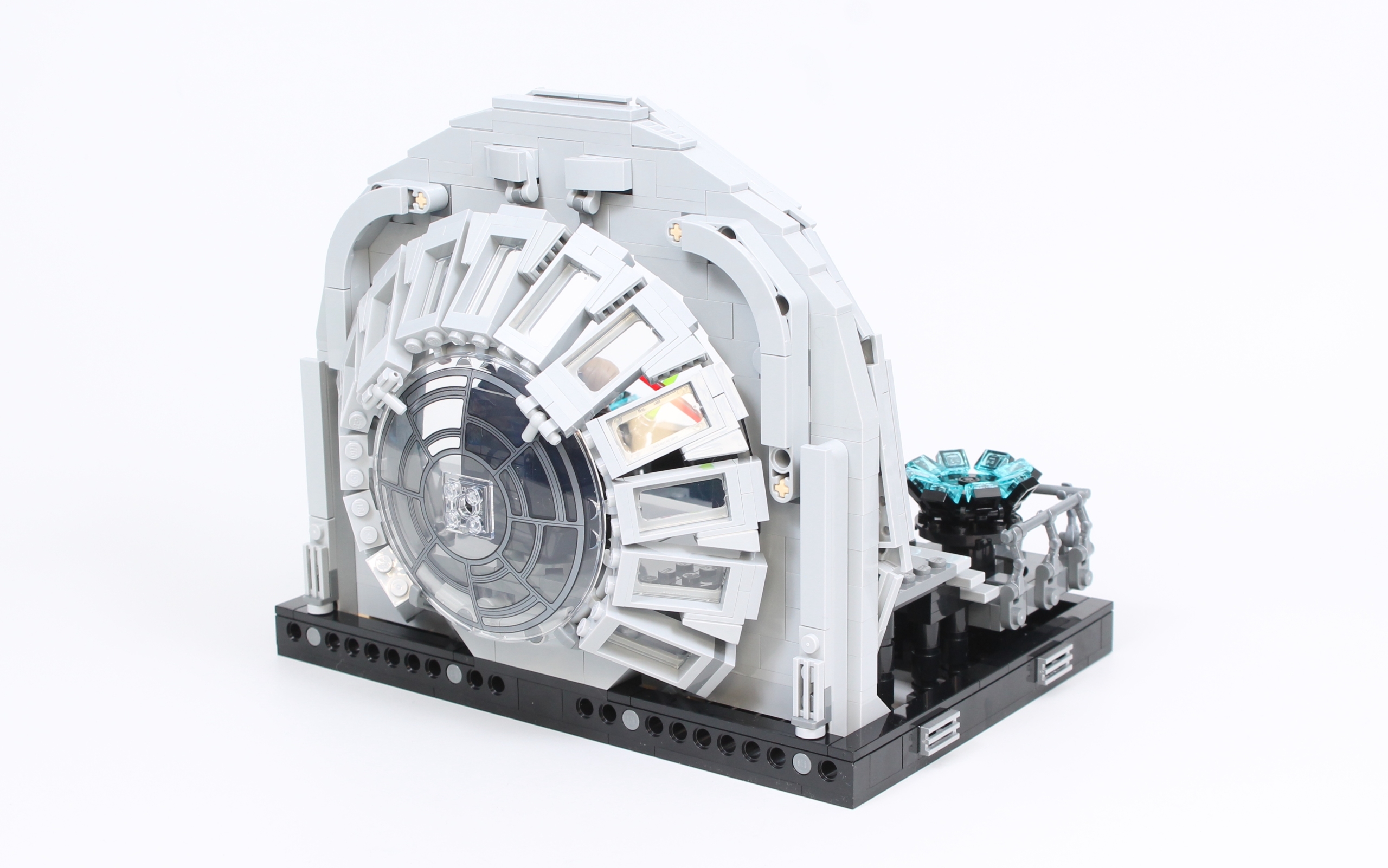 LEGO Star Wars 75352 Emperors Throne Room Diorama review 4 scaled