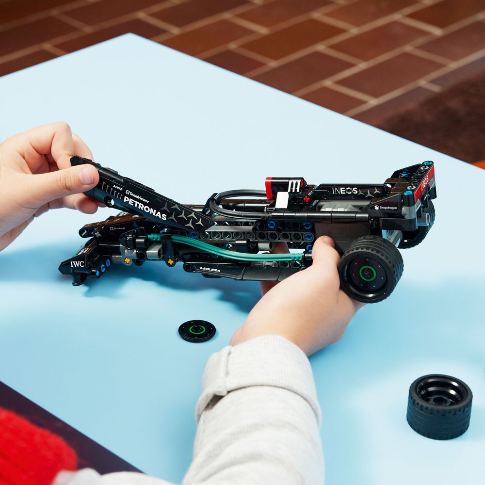 LEGO Technic 42165 Mercedes AMG F1 W14 E Performance Pull Back 06