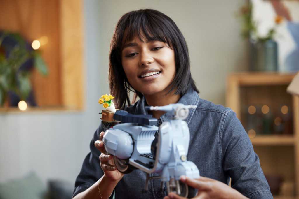 LEGO Creator Expert 10298 Vespa 125 scooter 12 1024x683