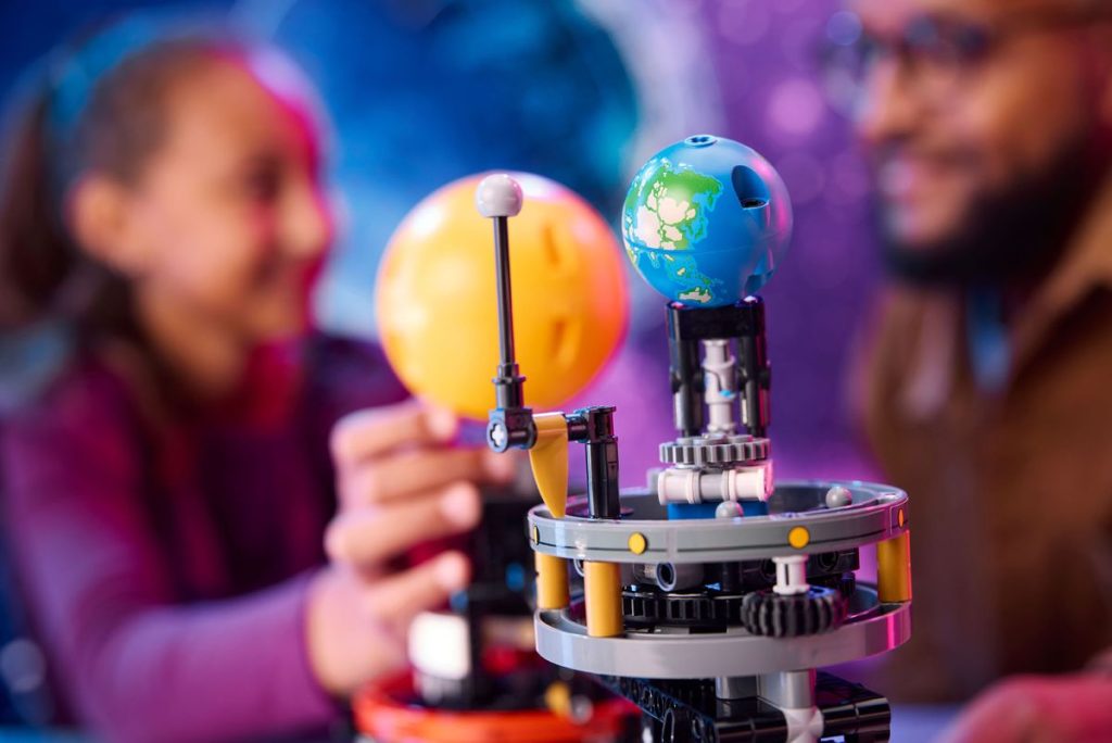 LEGO Technic 42179 Planet Earth and Moon in Orbit 5 1024x684