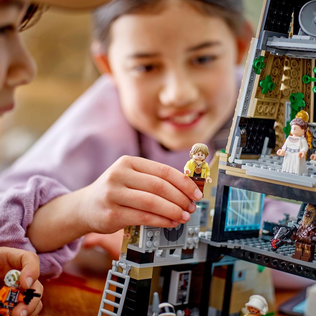 LEGO Star Wars 75365 Yavin IV Rebel Base 5