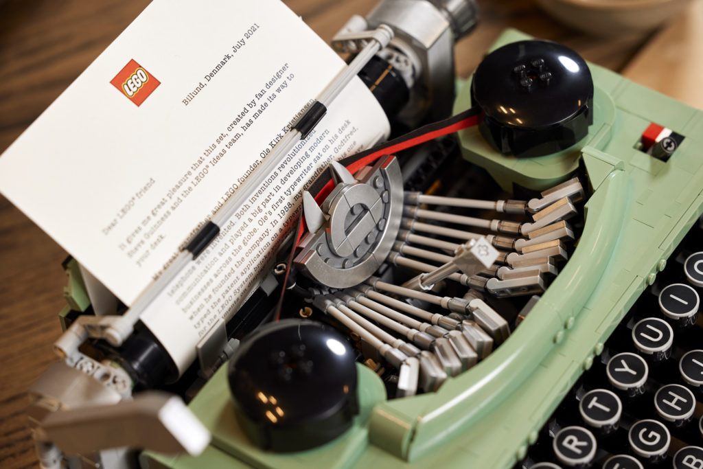 LEGO Ideas 21327 Typewriter lifestyle 4