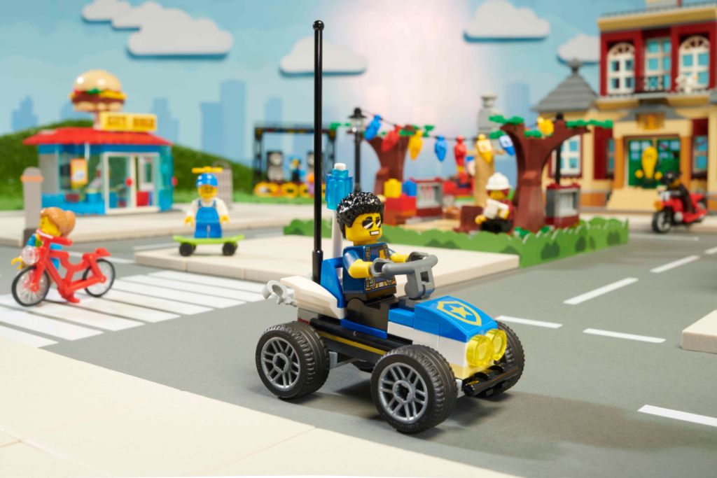 LEGO City 60271 Main Square 8