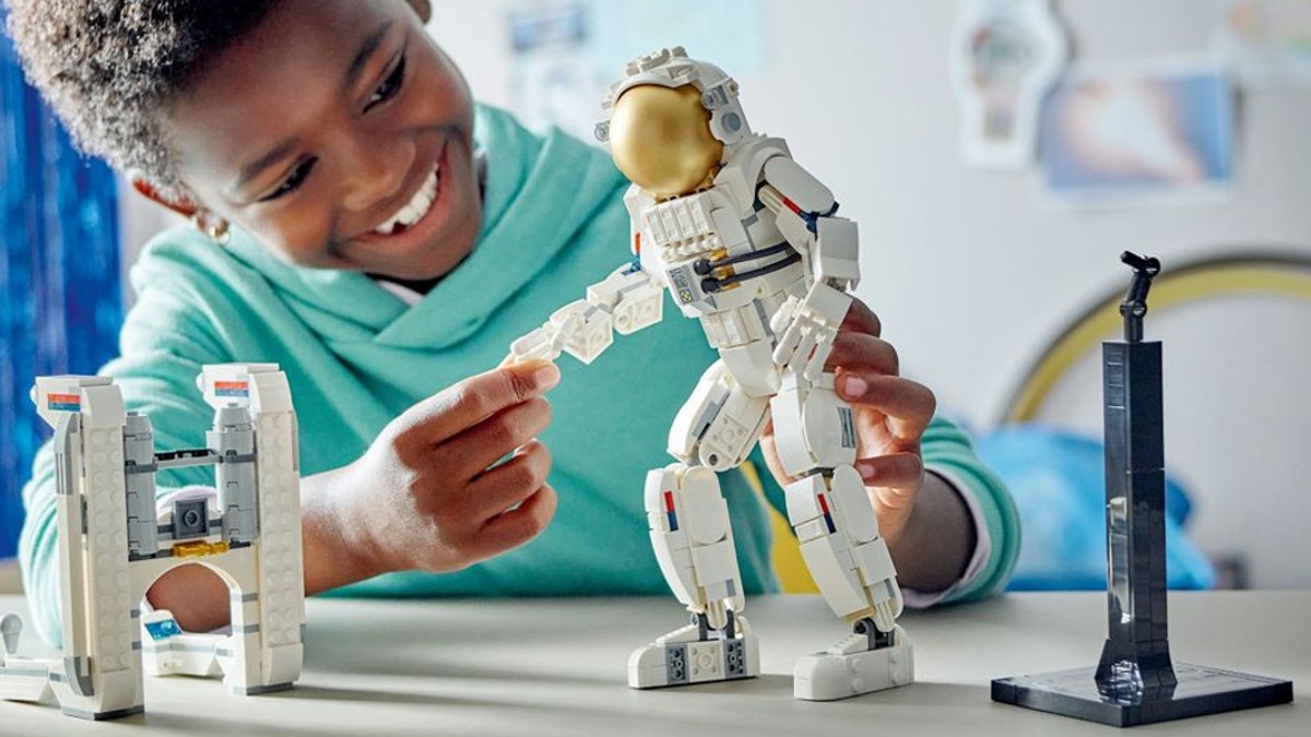 LEGO Creator 3-in-1 31152 Space Astronaut has a hidden secret