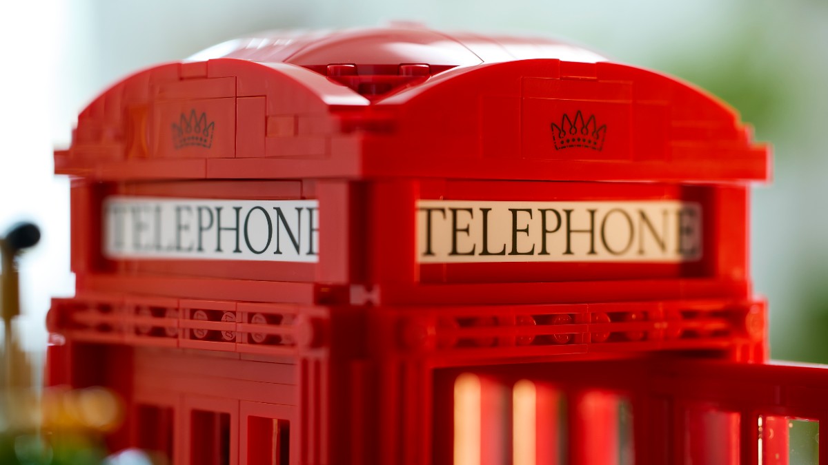 What LEGO Ideas 21347 Red London Telephone Box can and can’t do