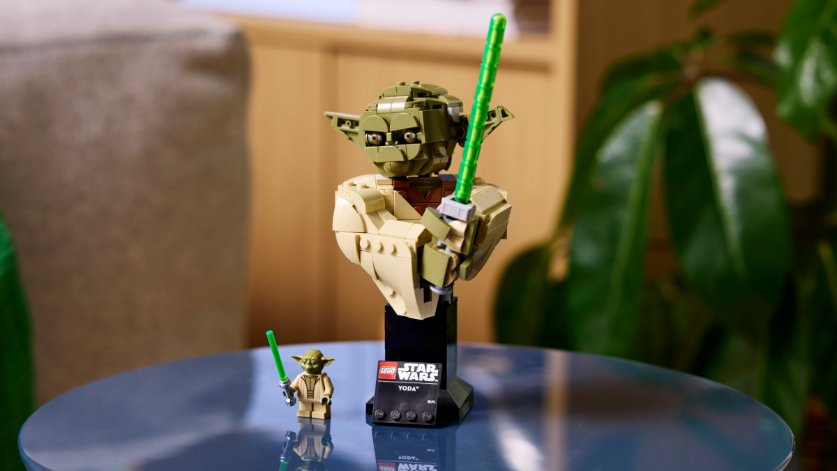 If you care about LEGO Star Wars plaques, this extremely nerdy detail is for you