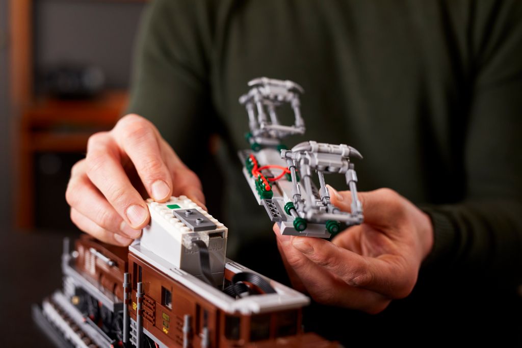 LEGO 10277 Crocodile Locomotive 37