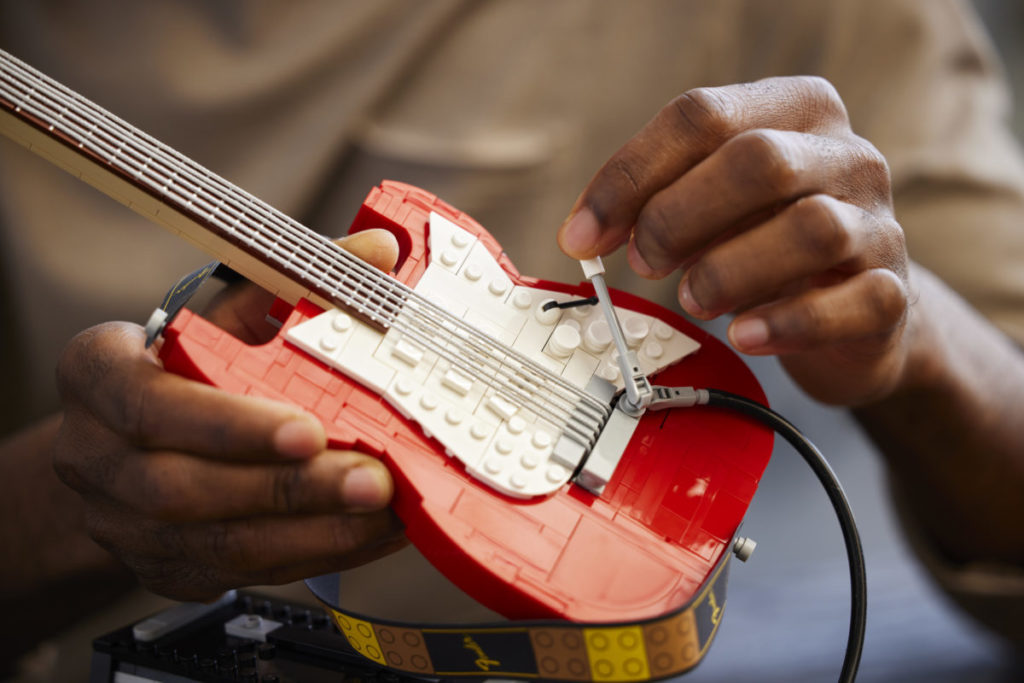 LEGO Ideas 21329 Fender Stratocaster 18 1024x683