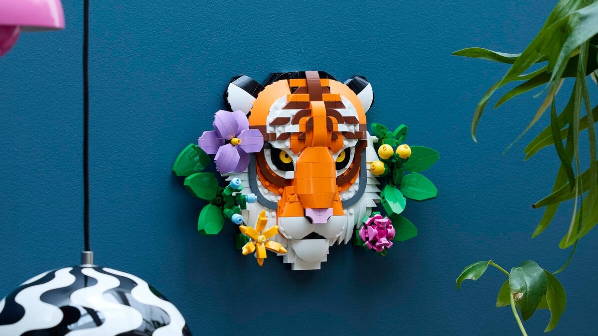 LEGO Art and Botanicals are crossing over this summer