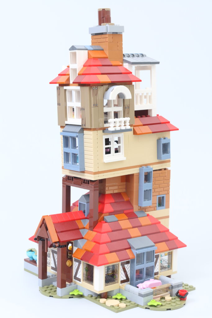 LEGO Harry Potter 75980 Attack on the Burrow review 28