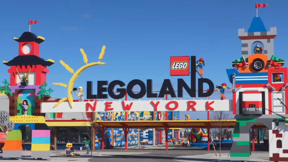 LEGO built a lifesize yellow cab to promote LEGOLAND New York Resort