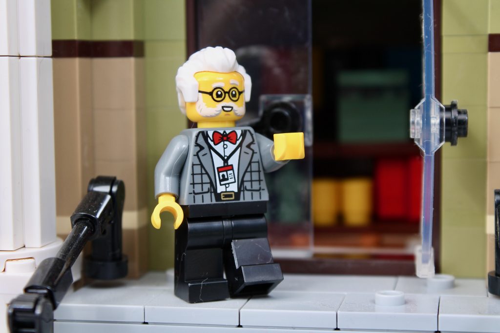 LEGO Icons 10326 Natural History Museum review 18 1024x683