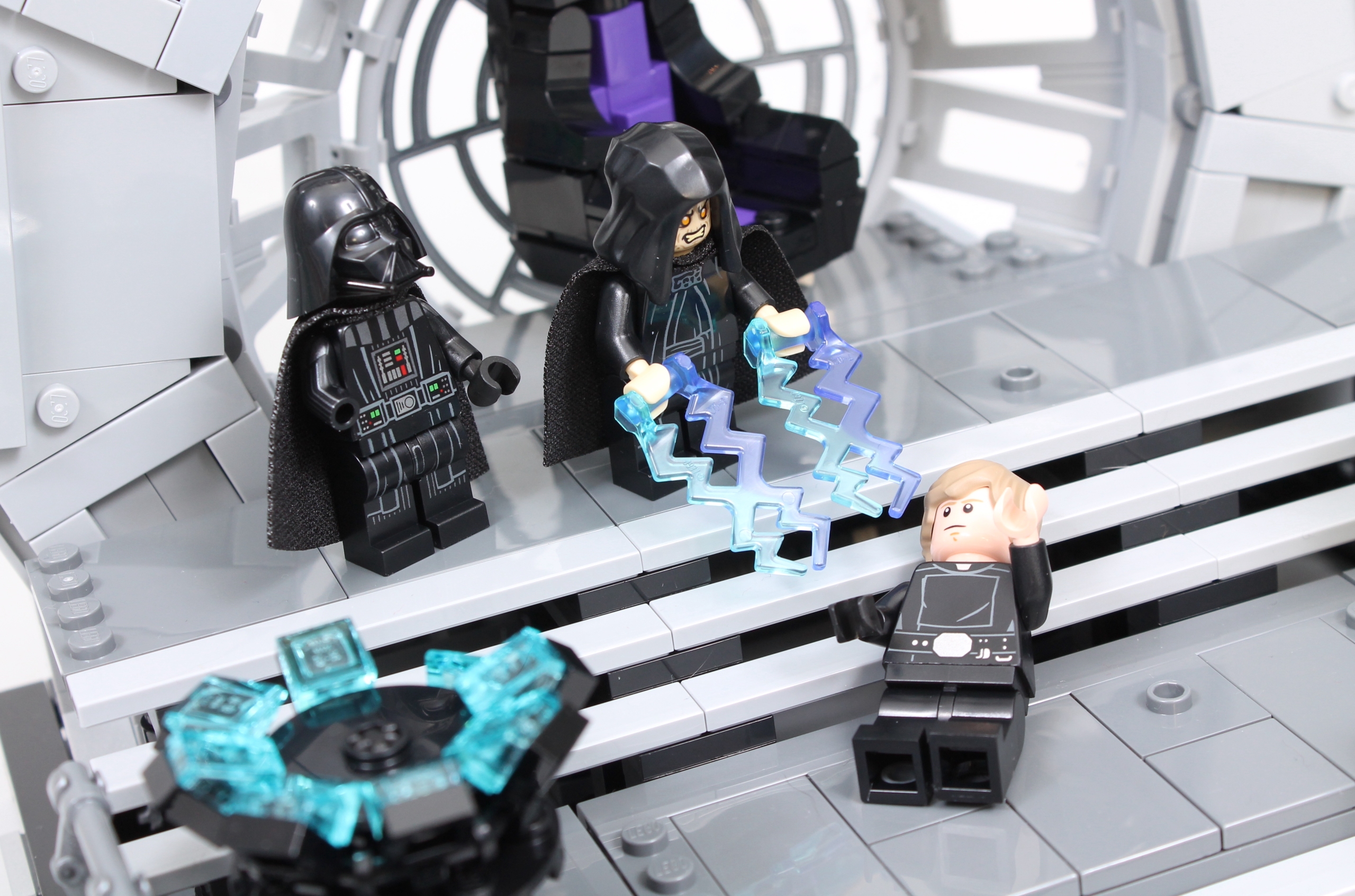 LEGO Star Wars 75352 Emperors Throne Room Diorama review 23 scaled