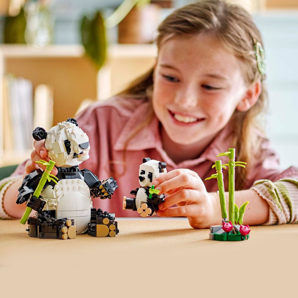 LEGO Creator 3 in 1 31165 Wild Animals Panda Family 6