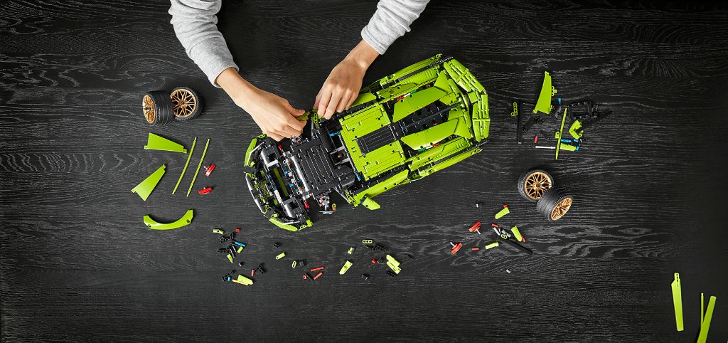 LEGO Technic Lamborghini Sián FKP 37 12