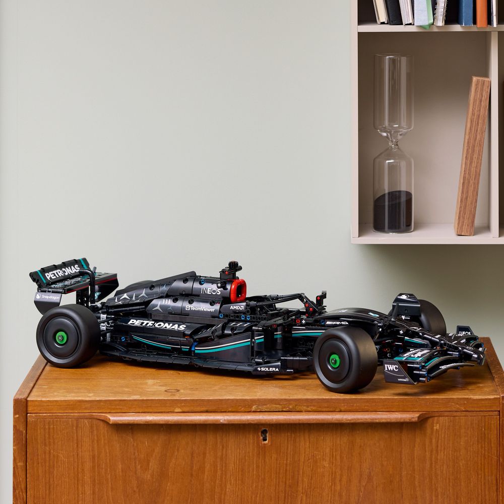 LEGO Technic 42171 Mercedes AMG F1 W14 E Performance 09