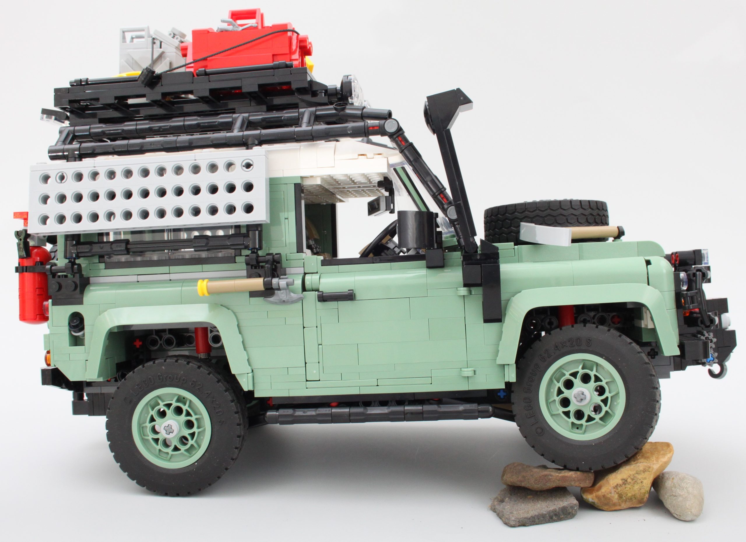 LEGO ICONS 10317 Land Rover Classic Defender 90 review 10 scaled