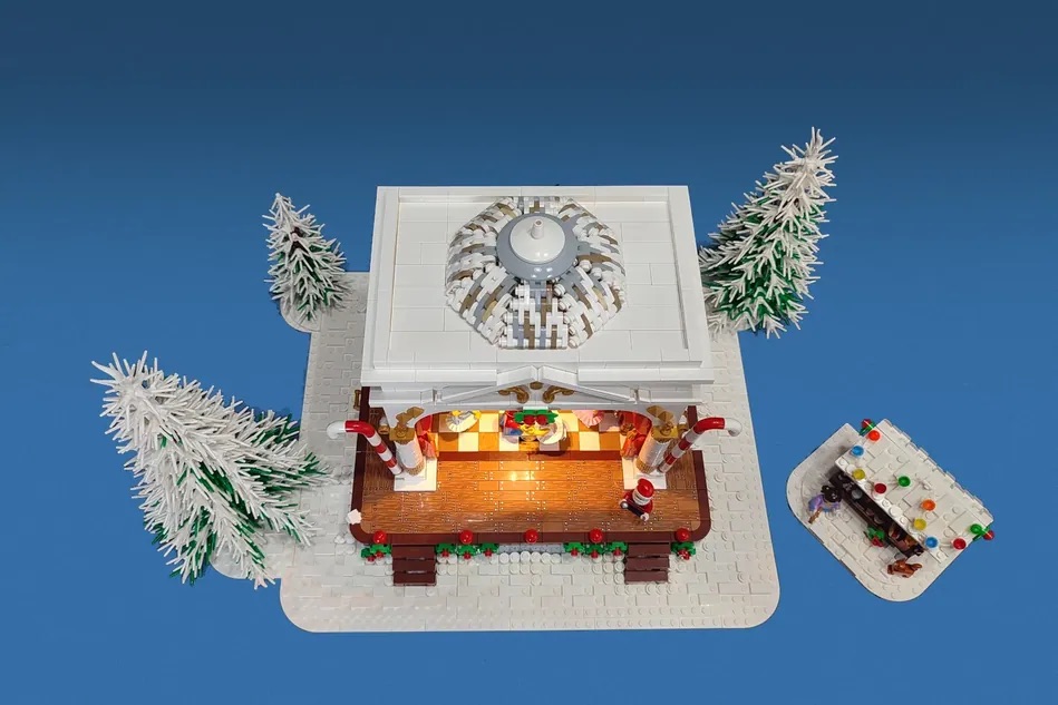 LEGO Ideas Christmas Theater 11