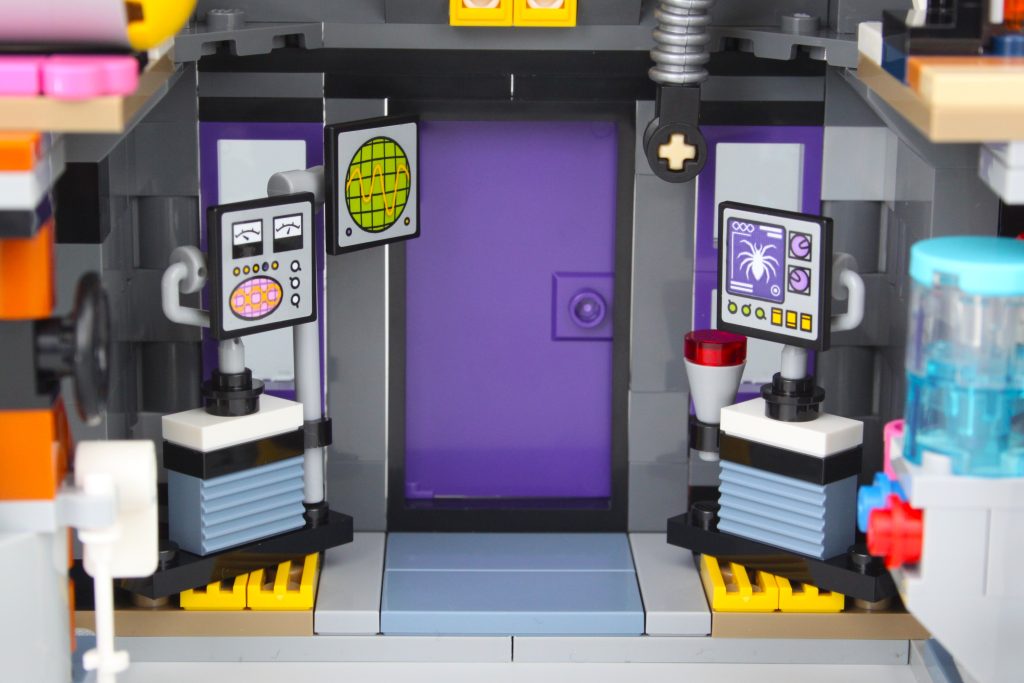 lego despicable me 4 75583 Minions And Grus Family Mansion review 16 1024x683