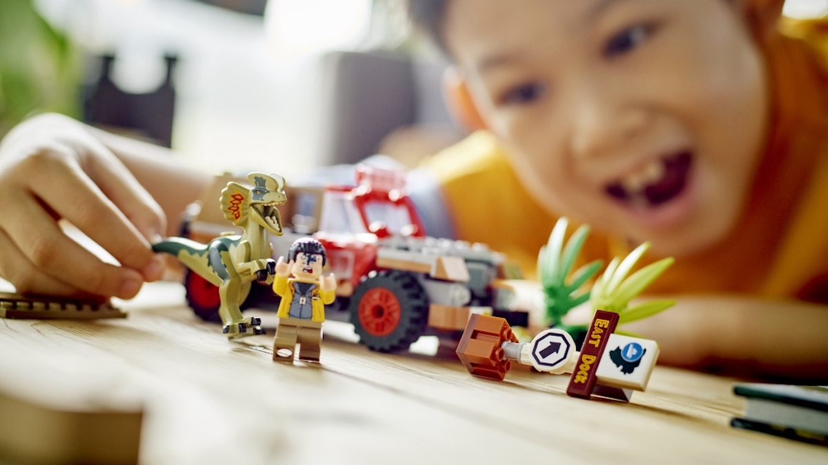 WATCH: New LEGO Jurassic Park sets have weirdly great minifigures