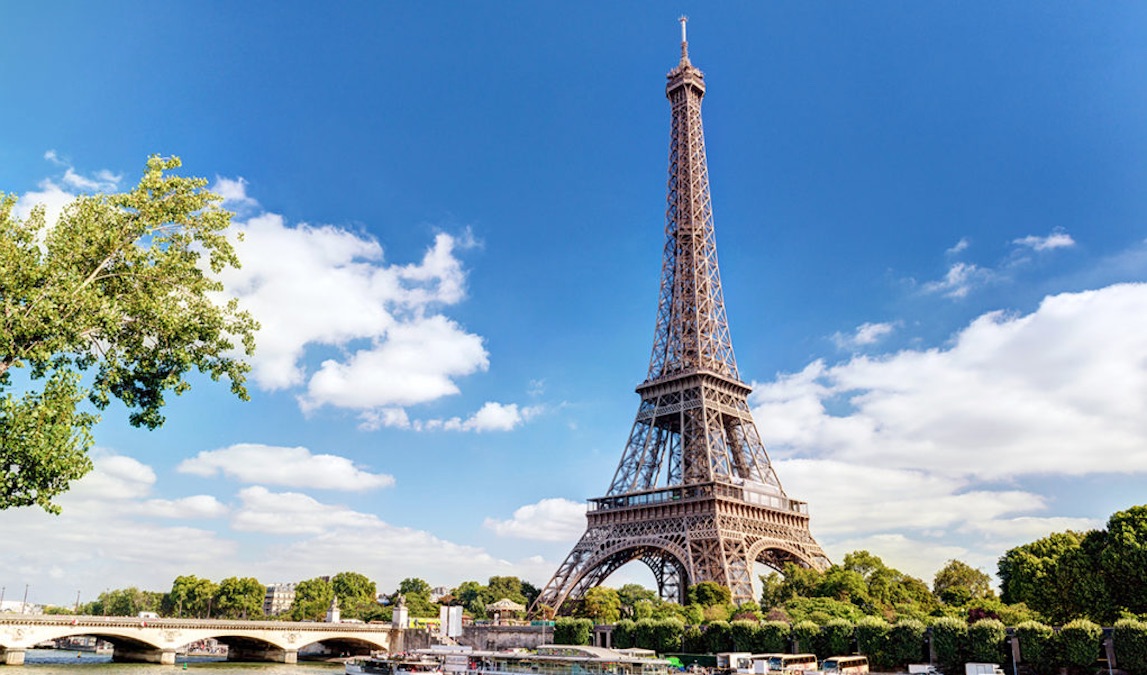 Rumoured LEGO 10307 Eiffel Tower GWP still reported to be releasing