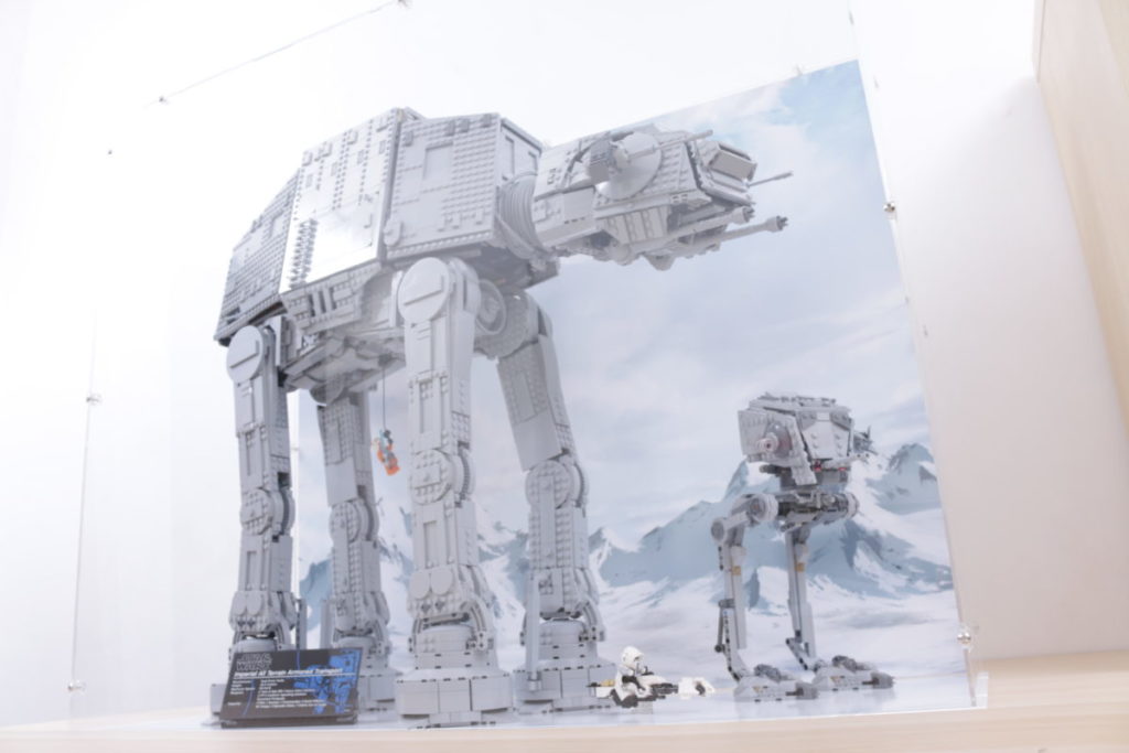 LEGO Star Wars UCS 75313 AT AT display case review iDisplayit LEGO Star Wars 39 1024x683