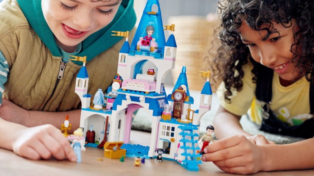 LEGO Disney 43206 Cinderella and Prince Charmings Castle 1 1024x576