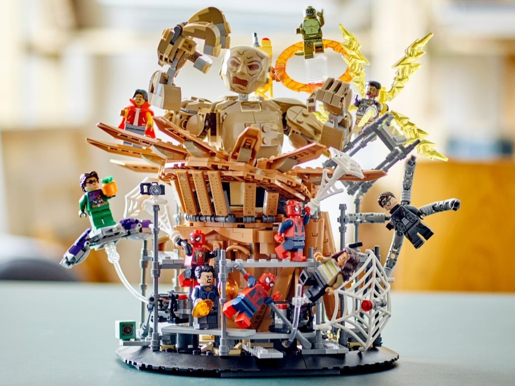 LEGO Marvel 76280 spider man final battle sandman lifestyle 76261 cloe up