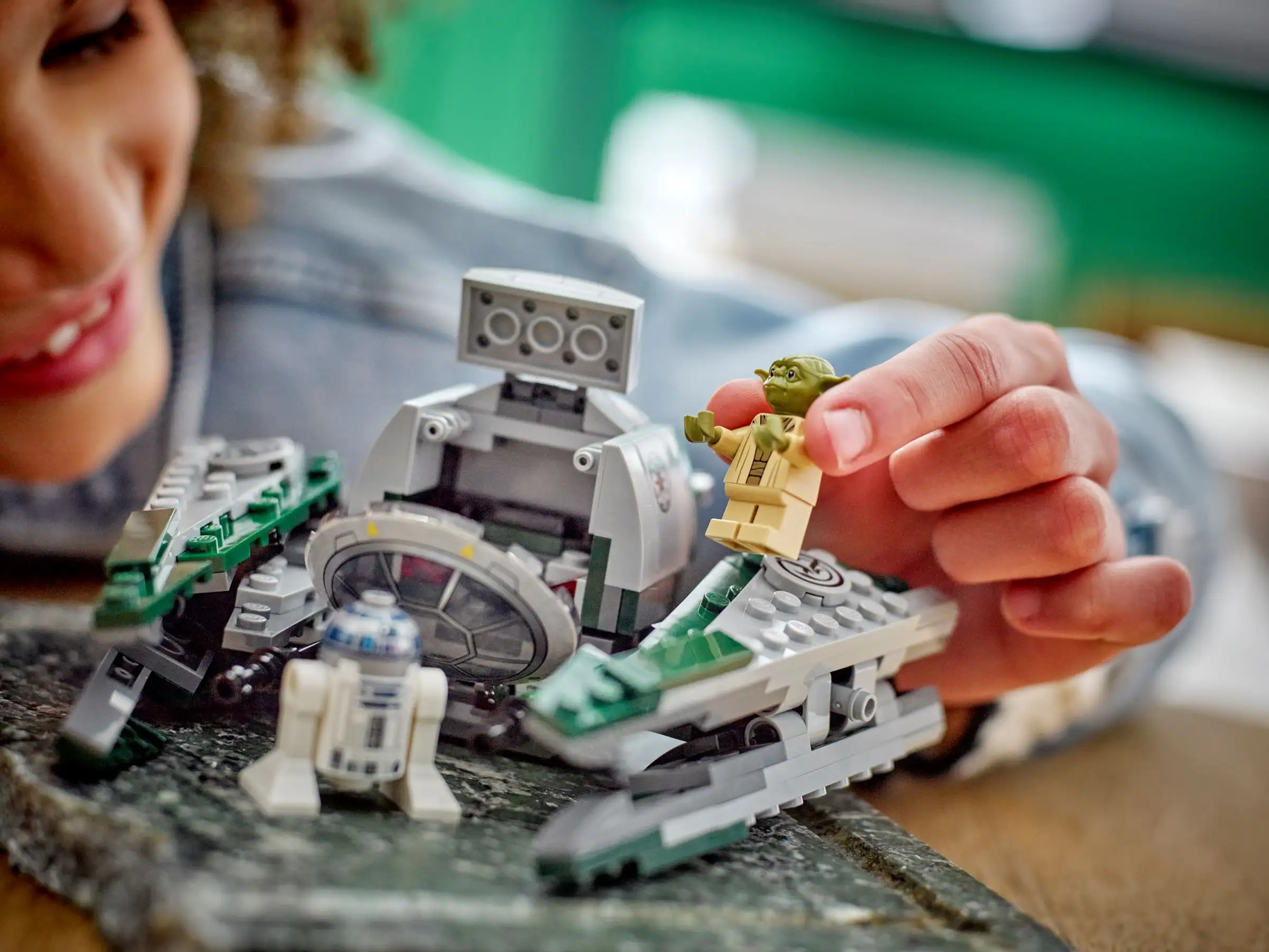 LEGO Star Wars 75360 Yodas Jedi Starfighter 09