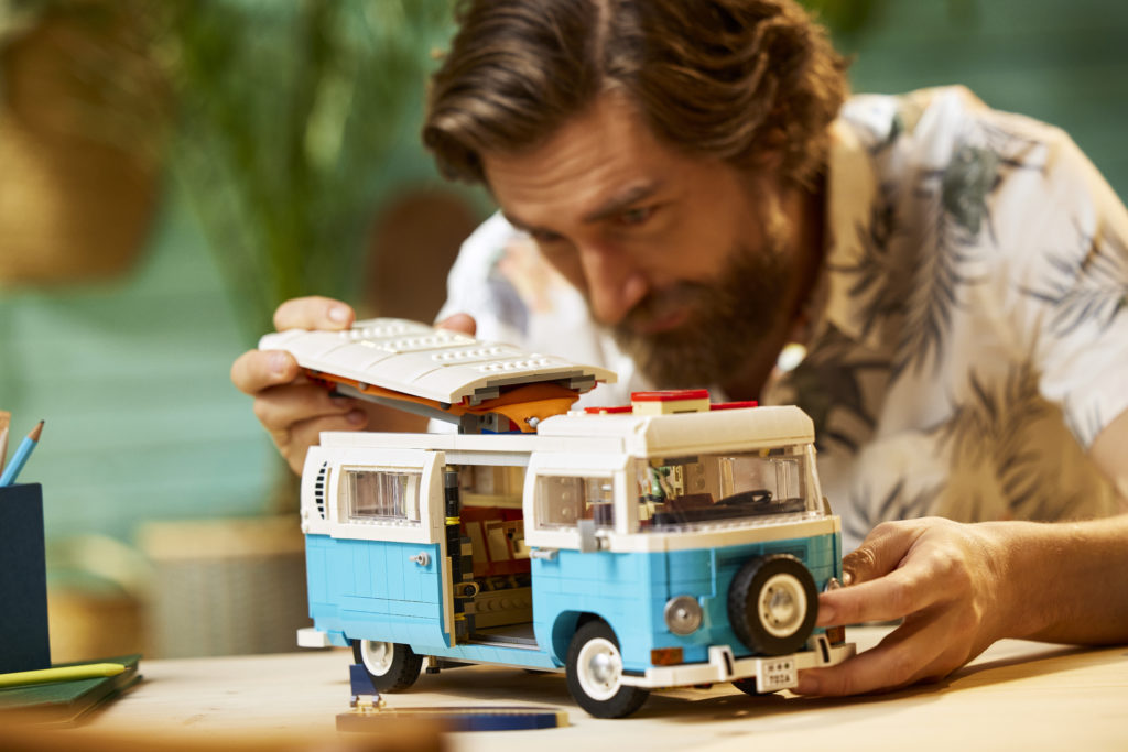 LEGO for Adults 10279 Volkswagen T2 Camper Van 10